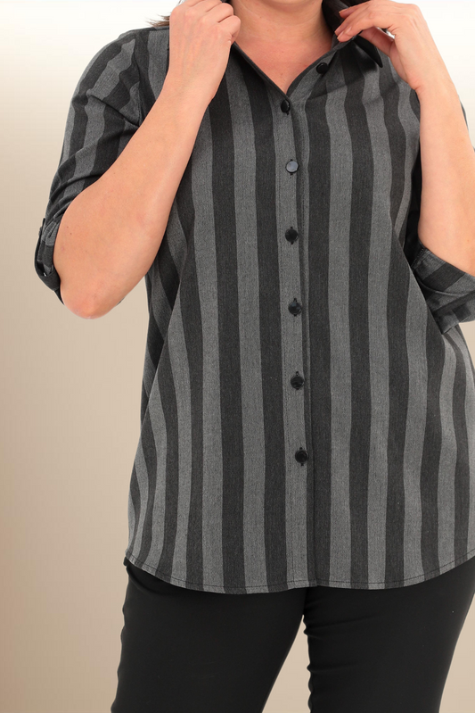 Chemise grise à rayures
