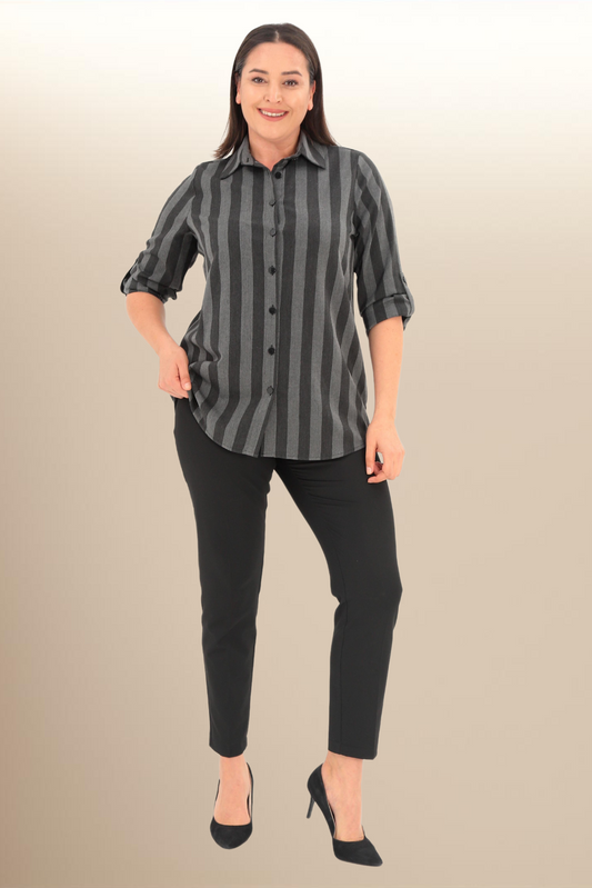 Chemise grise à rayures